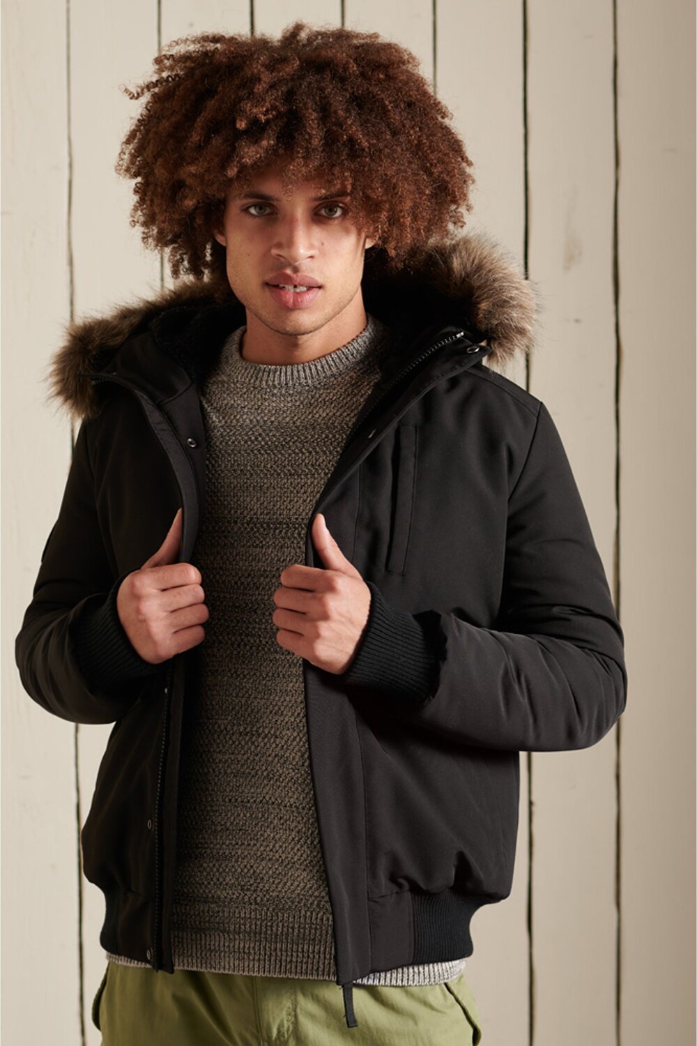 

Бомбер Everest Superdry, черный