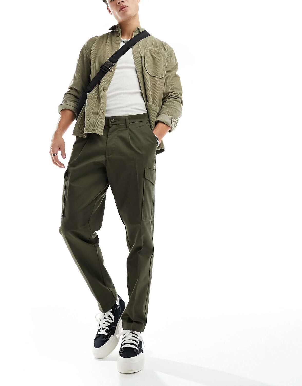 

Jack & Jones элегантные зауженные брюки-карго со складками спереди цвета хаки