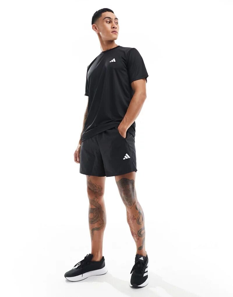 

Черная футболка adidas Training Essentials adidas performance