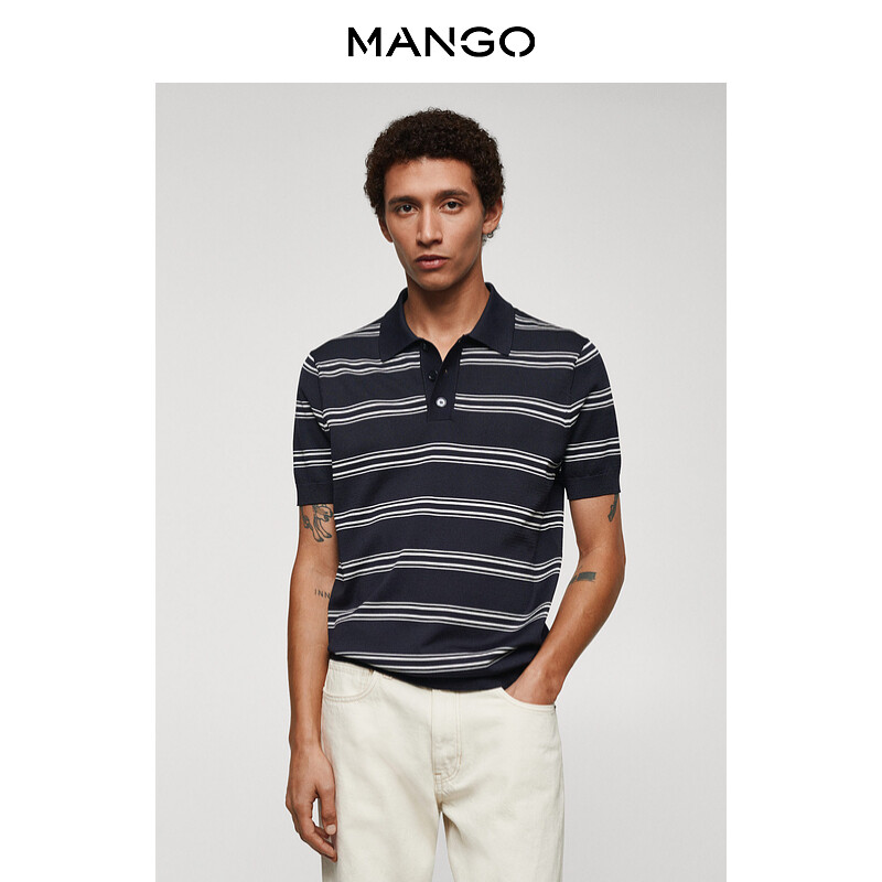 

Мужская футболка Mango полосатая трикотажная, темно-синий