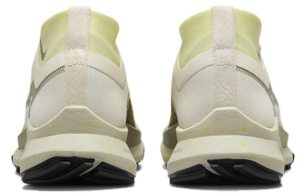 Кроссовки (WMNS) Nike Pegasus Trail 4 GORE-TEX Waterproof Trail Running Shoes 'Pale Ivory Neutral Olive', цвет pale ivory/luminous green/high voltage/neutral olive — фото 4