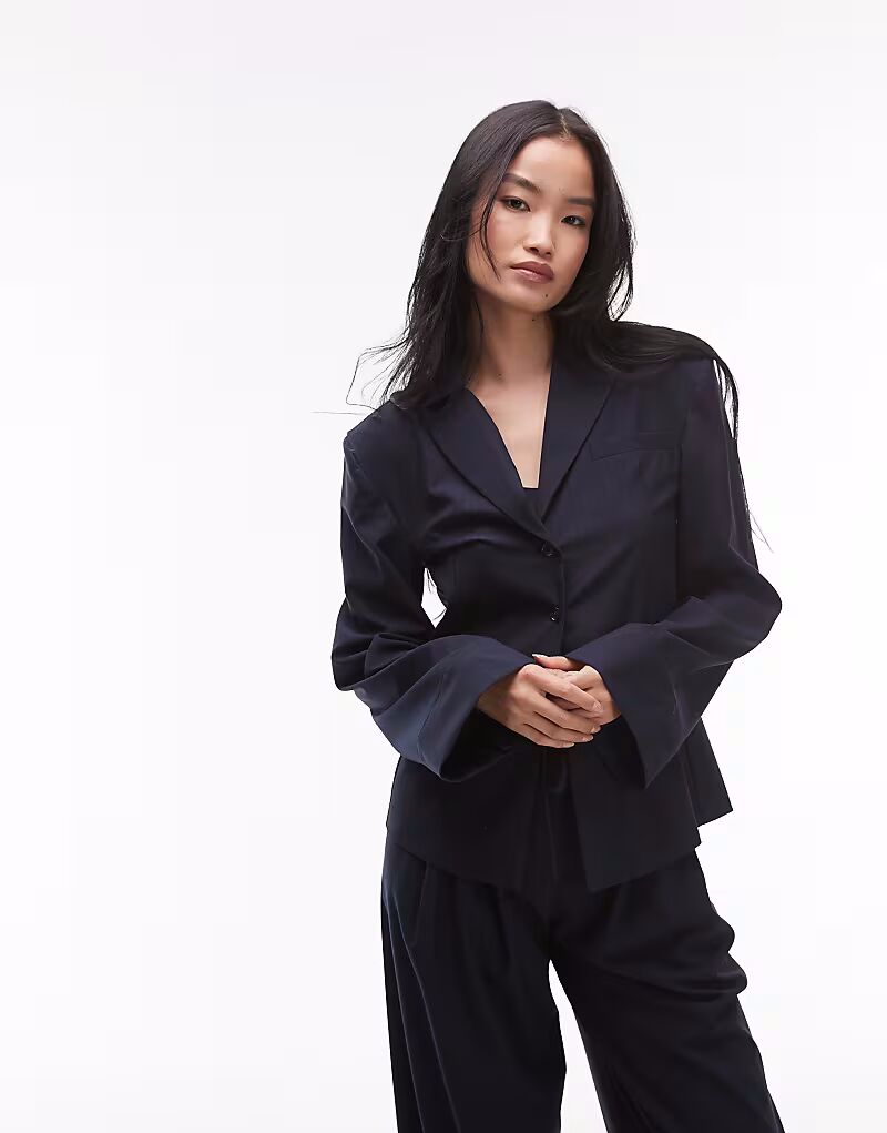 

Рубашка ASOS DESIGN с подплечниками в тонкую темно-синюю полоску