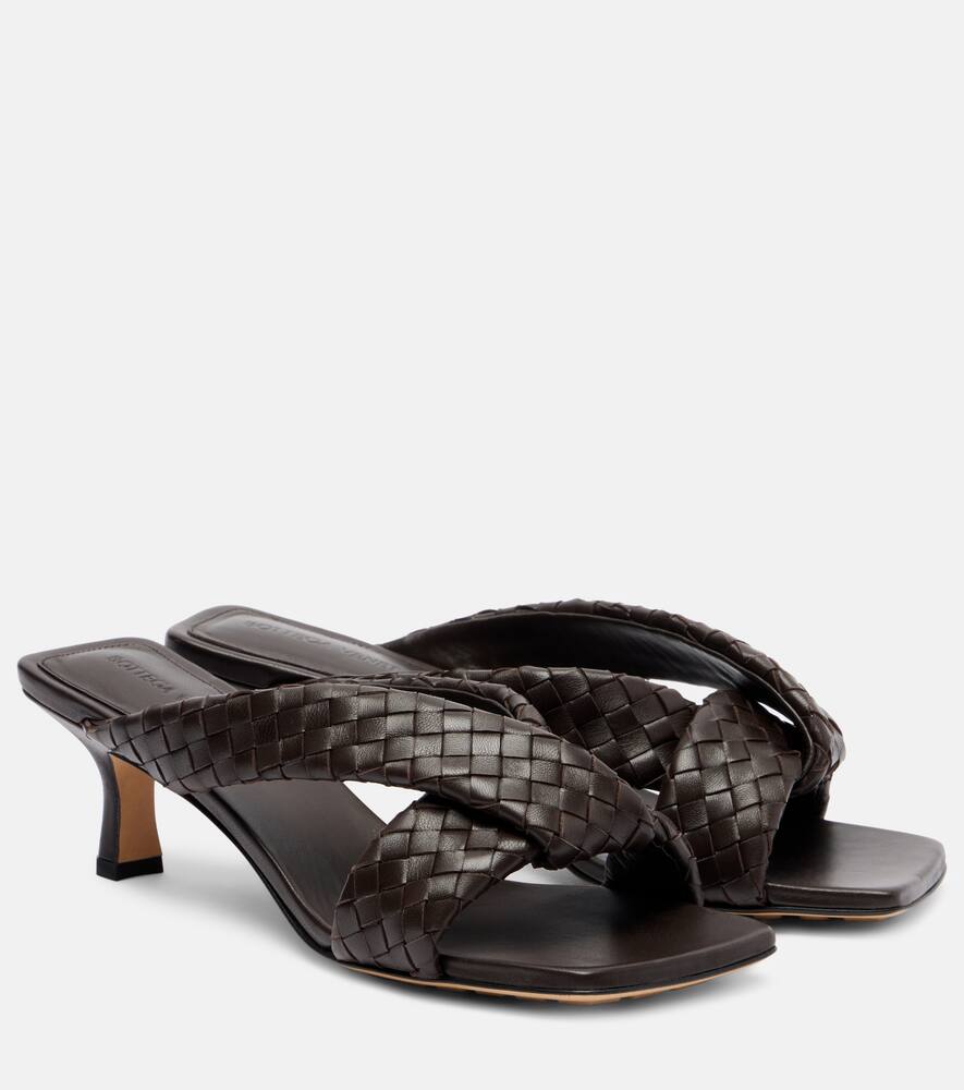Riva 50 Intrecciato кожаные мюли Bottega Veneta, Fondant