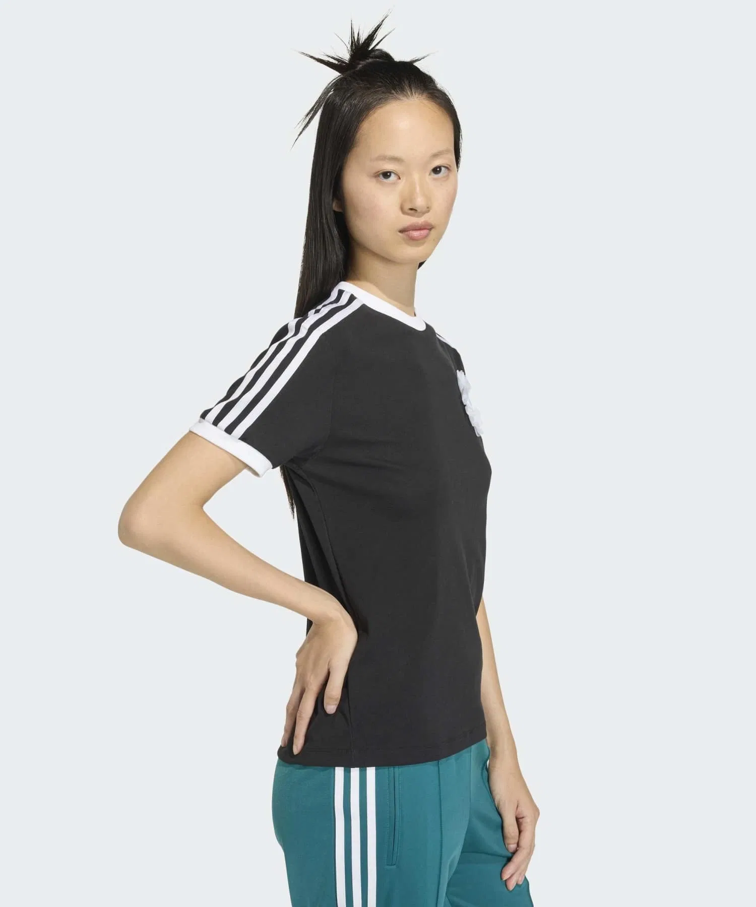 Женская футболка Adidas Originals с логотипом, чёрная — фото 4