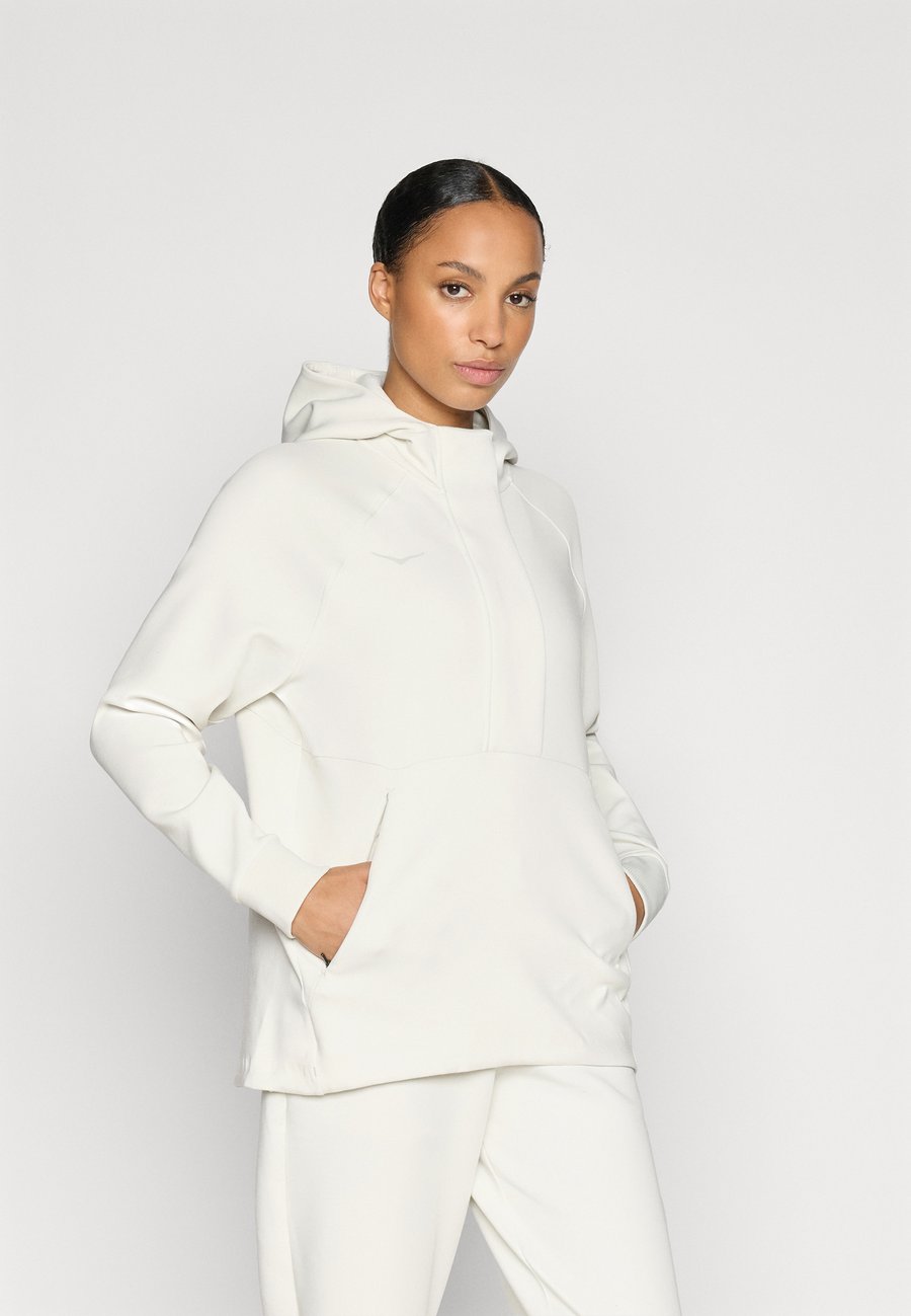 

Худи HOKA ESSENTIAL RECOVERY HOODIE, Truffle Salt/White