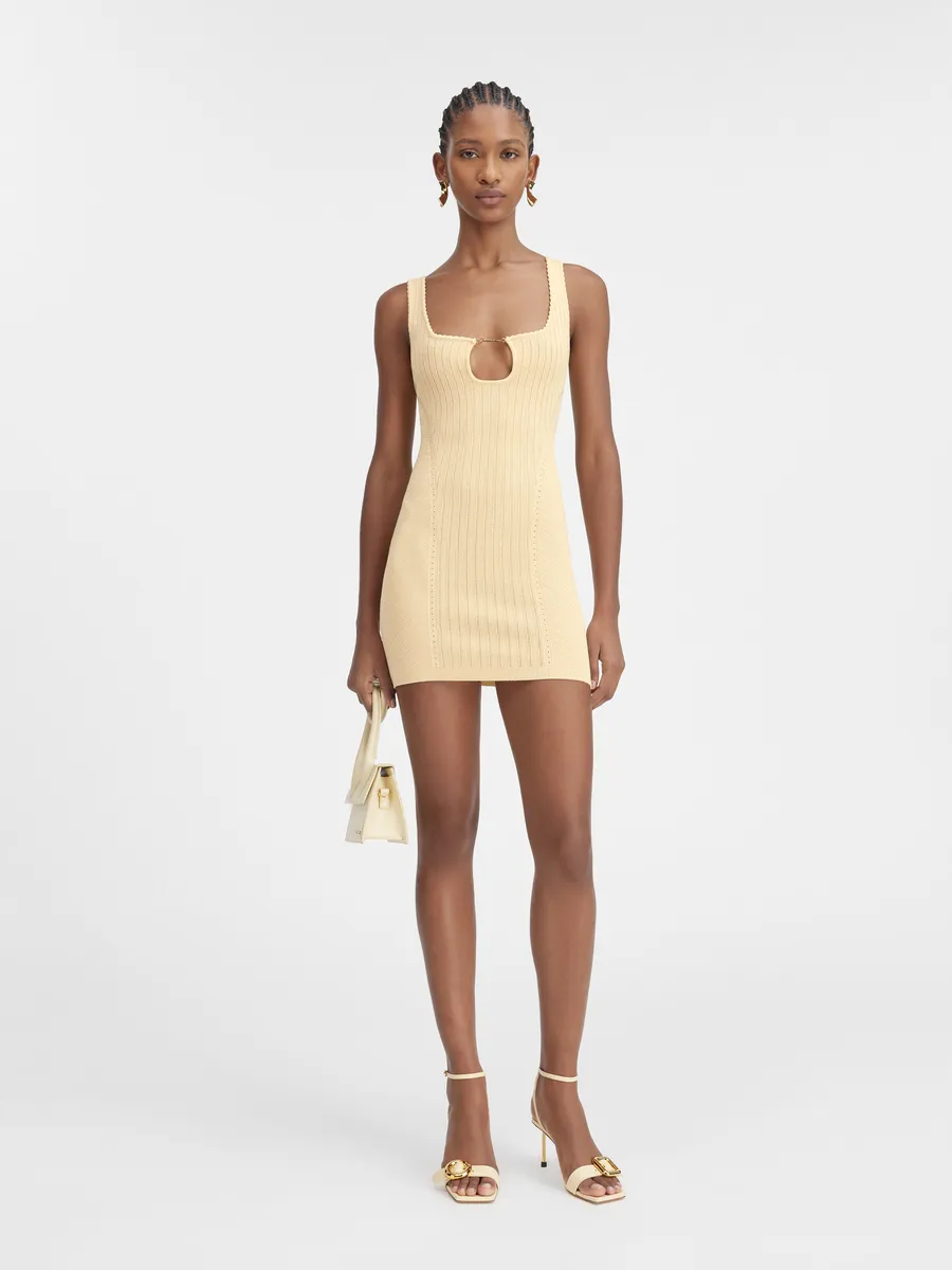 

Фестончатое мини-платье Sierra Jacquemus, слоновая кость