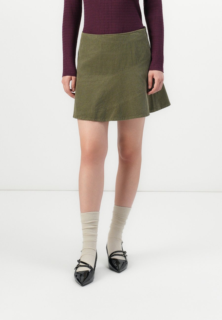 

Юбка ONLY ONLMOXIE SKATER, Kalamata/Khaki