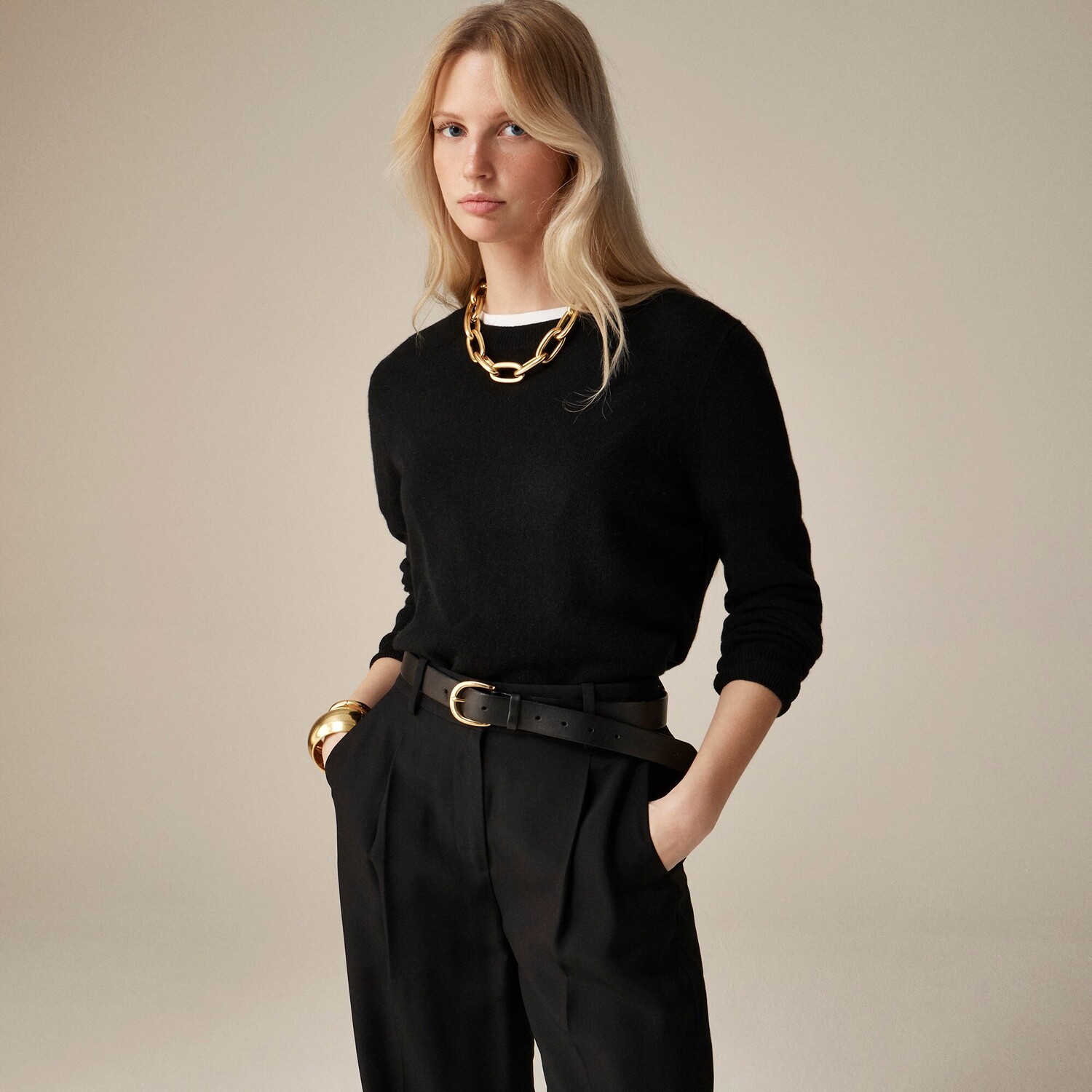

Кашемировый свитер классического кроя с круглым вырезом J.Crew, черный
