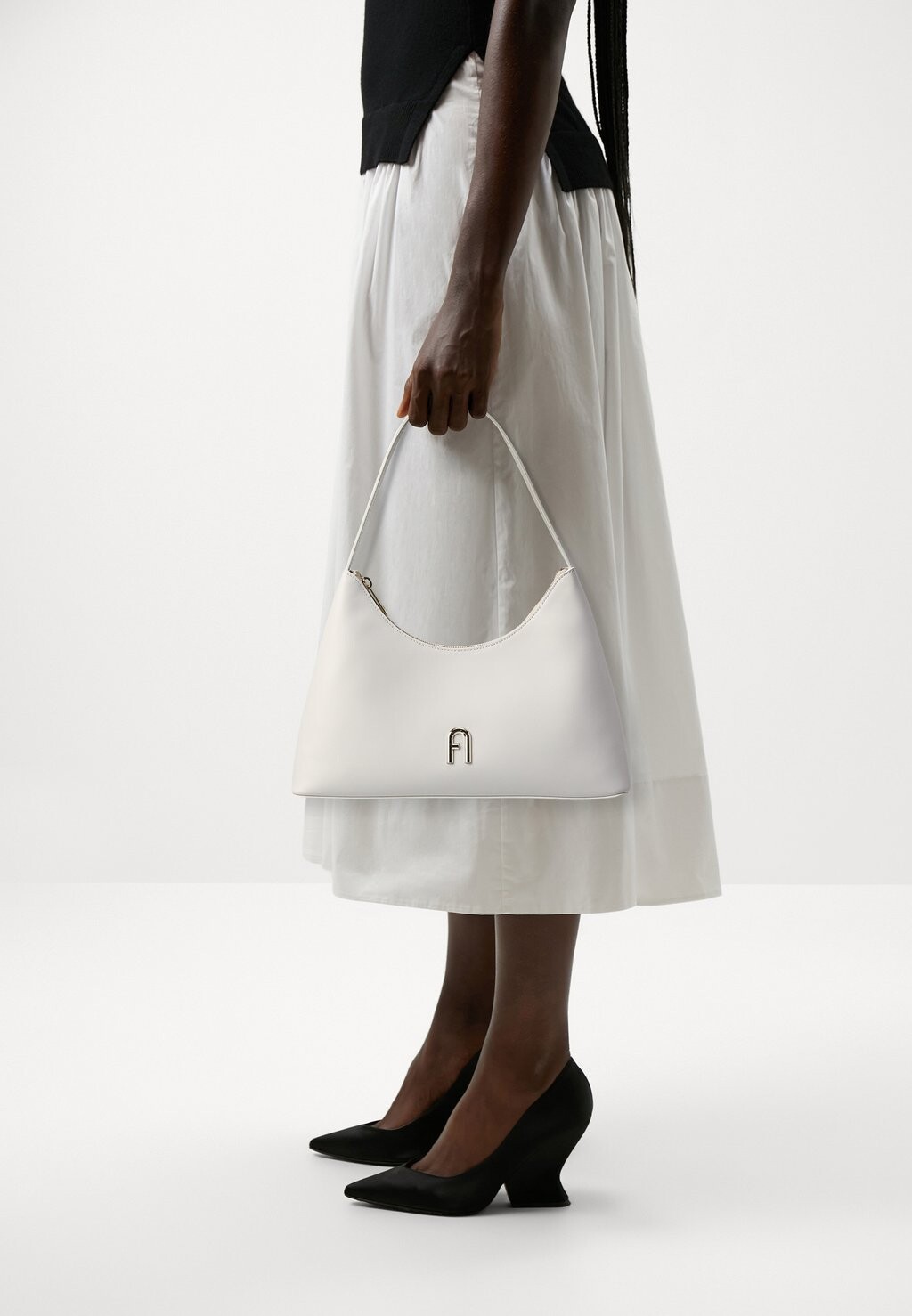 

Сумка DIAMANTE SHOULDER BAG Furla, цвет marshmallow