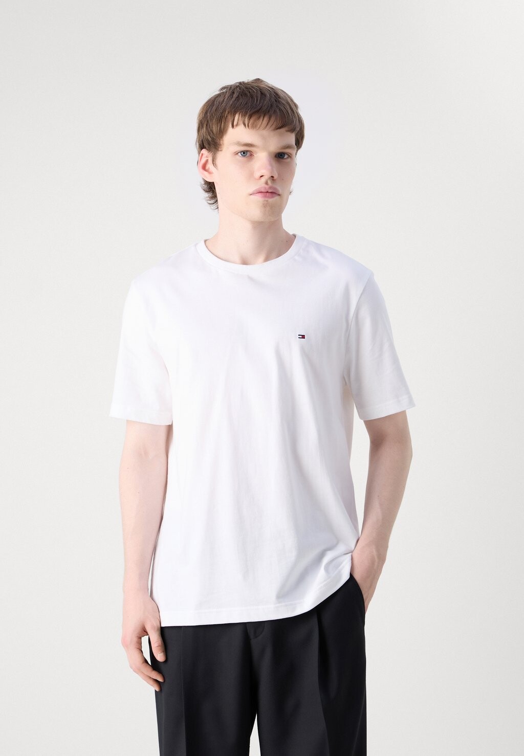 

Футболка с принтом ESSENTIAL TEE Tommy Hilfiger, белый