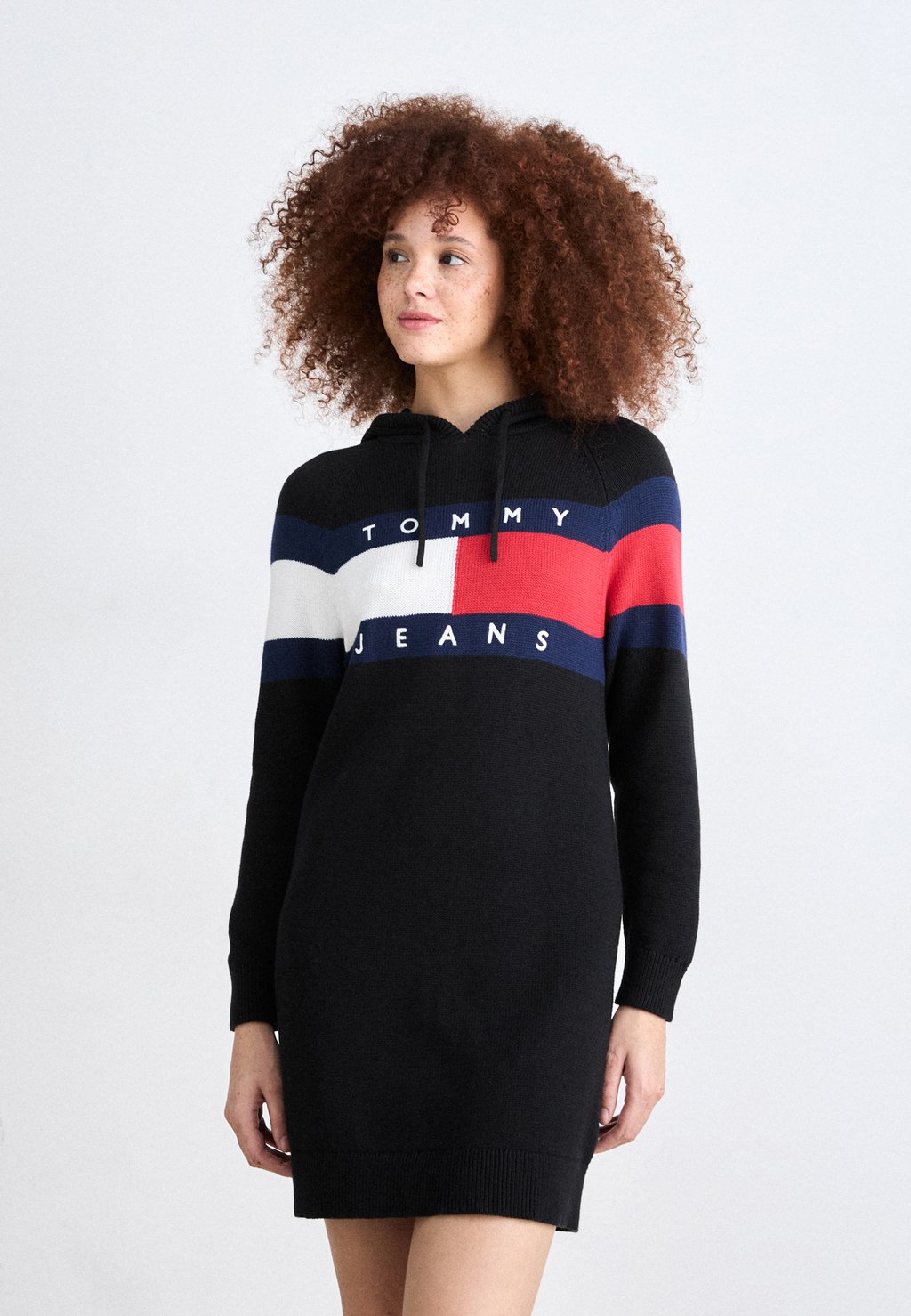 

Платье-джемпер FLAG HOOD DRESS Tommy Jeans, черный