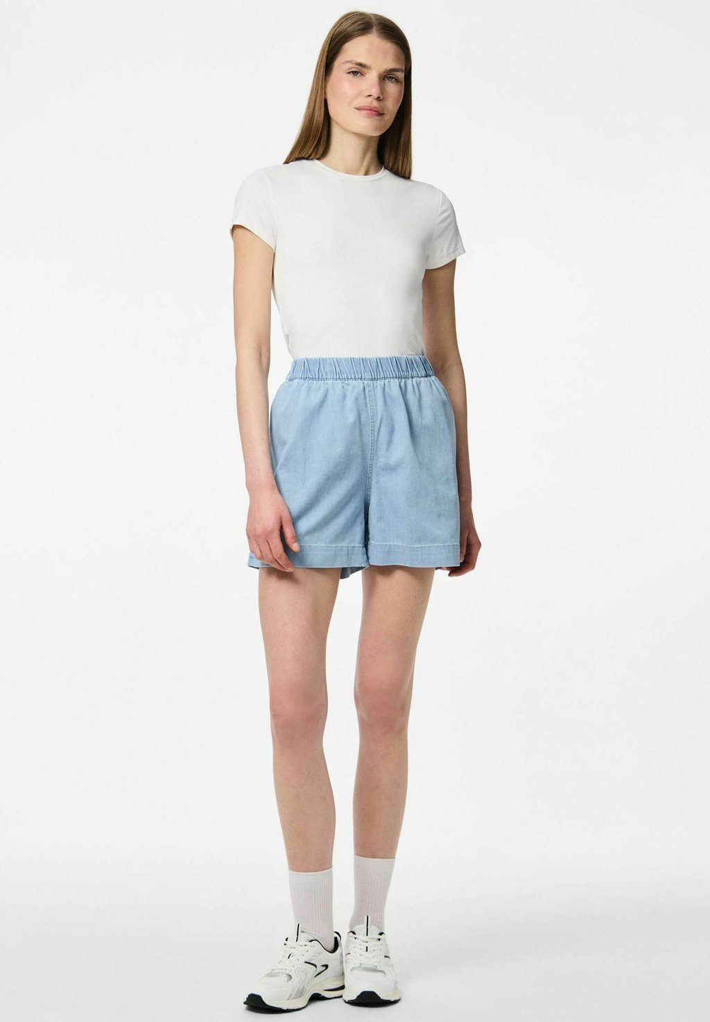 

Джинсовые шорты PCTULA Pieces, цвет Light Blue Denim