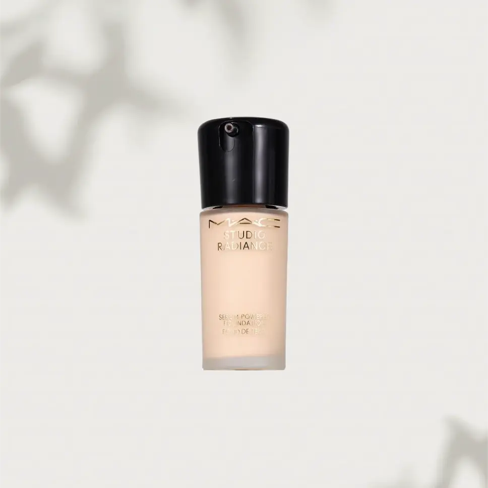 Жидкая тональная основа Spotlight Bottle Concealing Liquid Foundation Clear And Adherent 30ml MAC — фото 4
