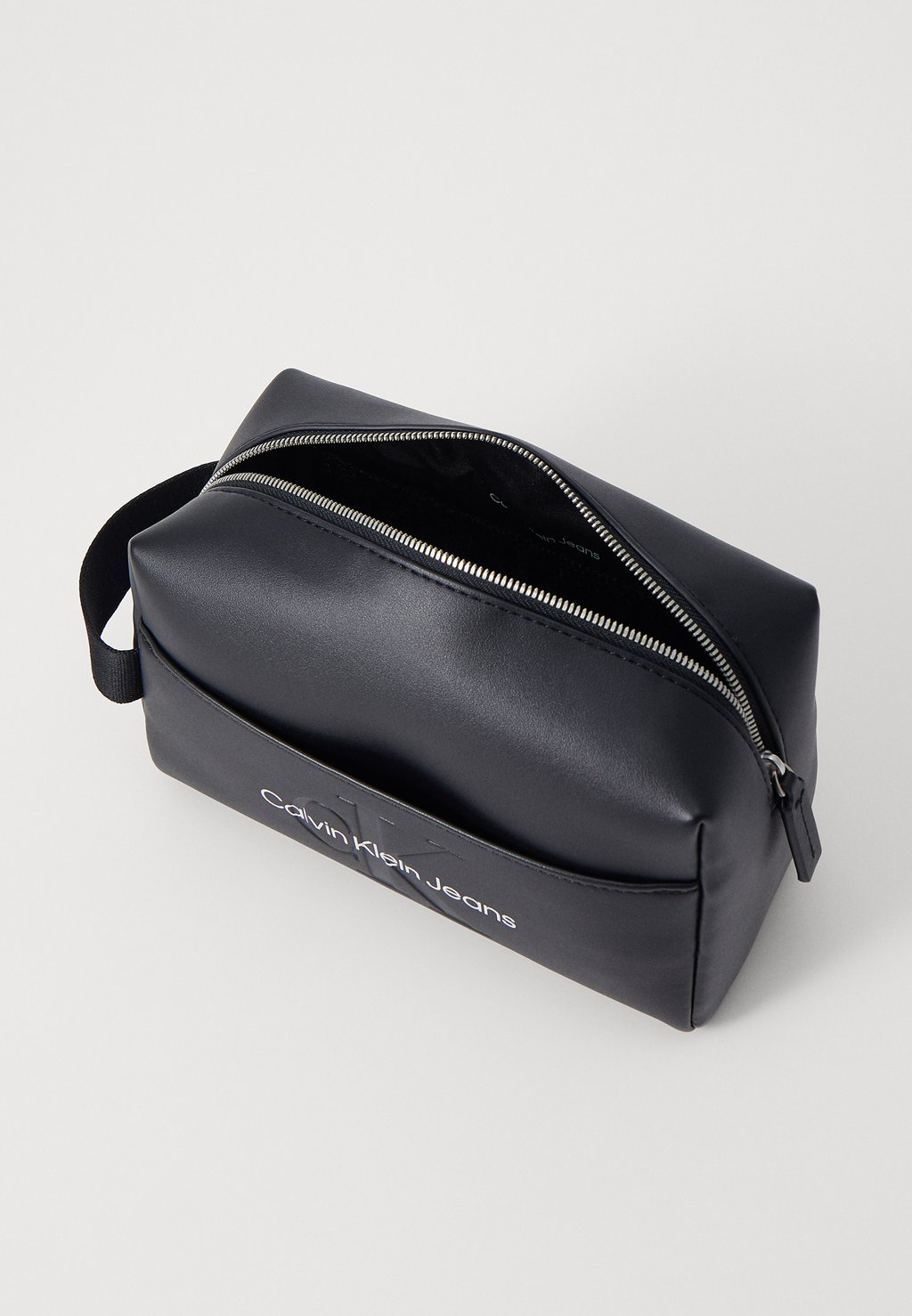 

Косметичка SCULPTED BEAUTY CASE MONO UNISEX Calvin Klein Jeans, черный