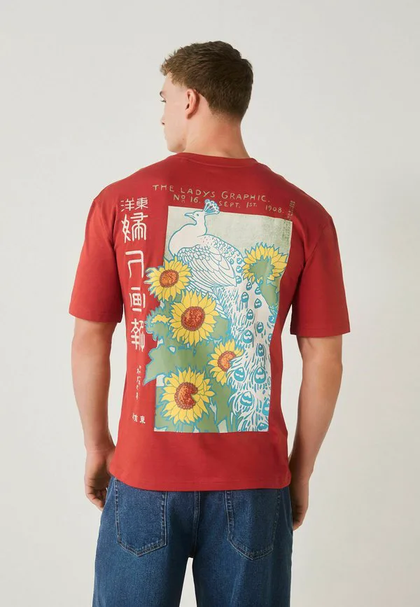 Футболка с принтом, выполненным по лицензии художника. Next, Red Hiroshige