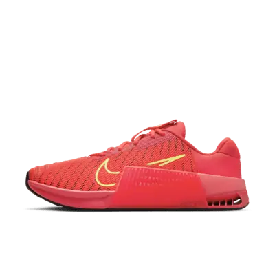 

Кроссовки Nike Metcon 9, цвет Bright Crimson/Black/Volt