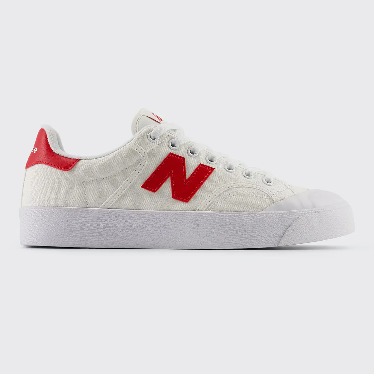 

Мужские повседневные кроссовки BB100CRD New Balance, белый/красный
