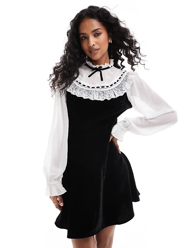 

Мини-платье из вышитого шифона и бархата в черном и белом цвете Miss Selfridge