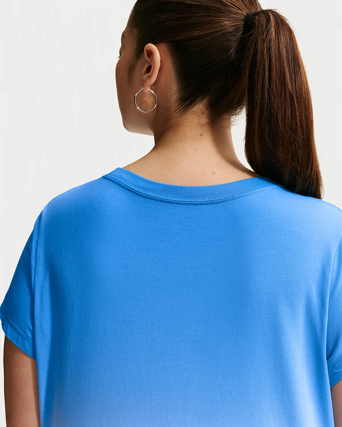 Женская укороченная футболка Slim (Plus Size) Nike Sportswear Chill Knit, Light Photo Blue/Hydrogen Blue — фото 2
