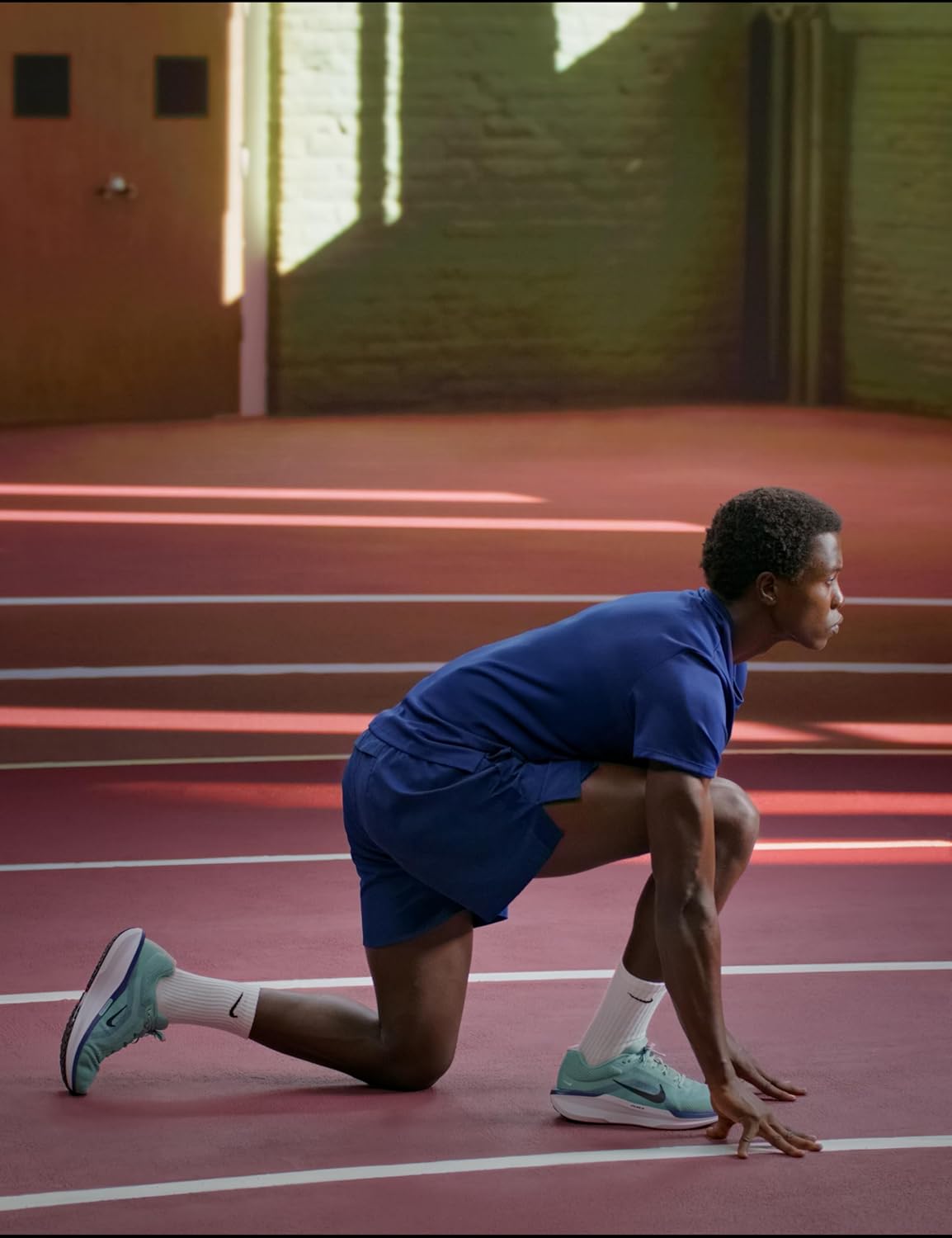 Мужские кроссовки для бега по шоссе Nike Winflo 11, белый/черный/фиолетовый — фото 2