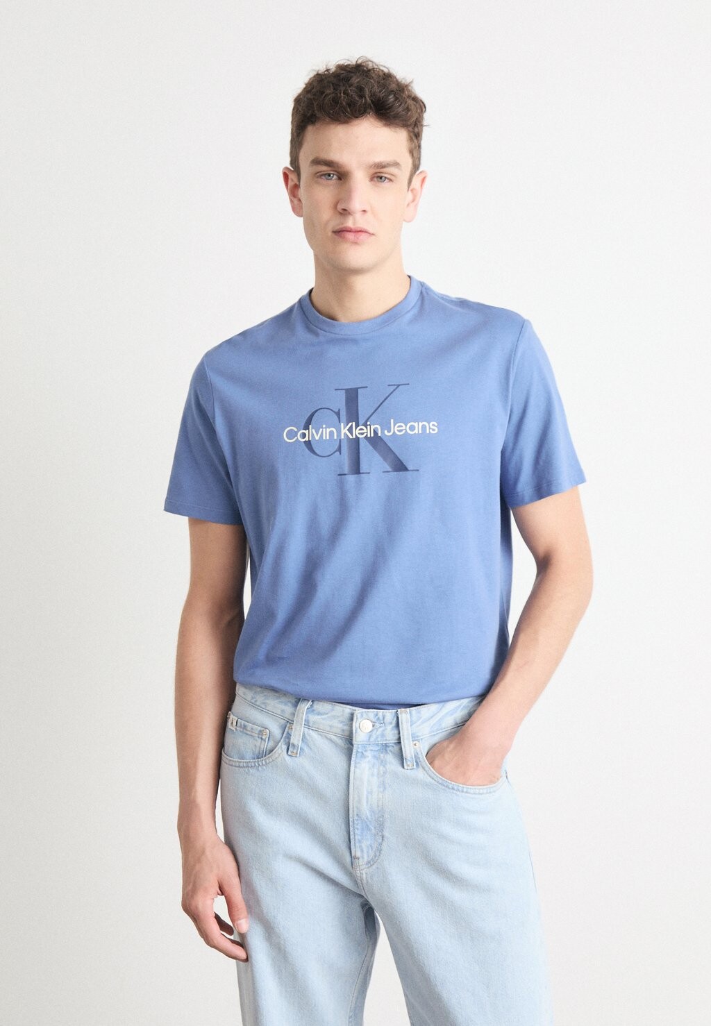 

Футболка с принтом HERO MONOGRAM TEE Calvin Klein, светло-голубой