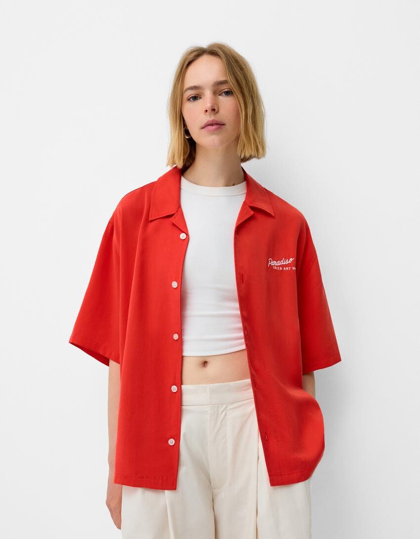 

Вышитая рубашка с короткими рукавами Bershka, красный