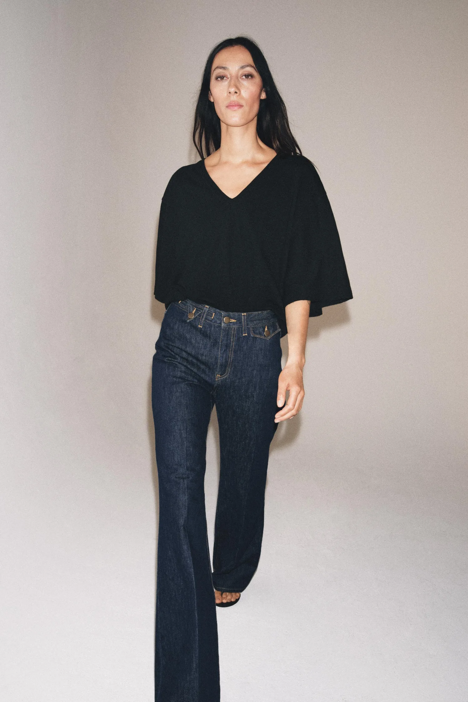 Футболка с v-образным вырезом Zara, черный