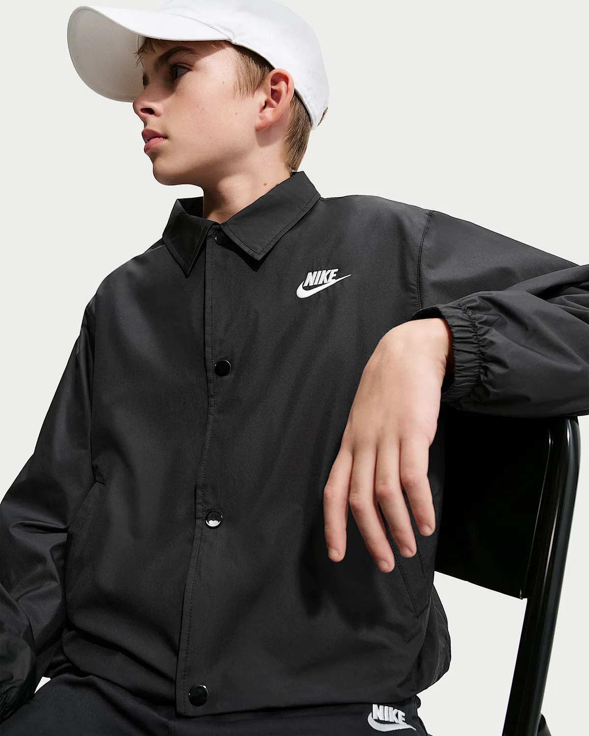 Детская куртка-тренч Repel Nike Sportswear Club, Black/White — фото 3