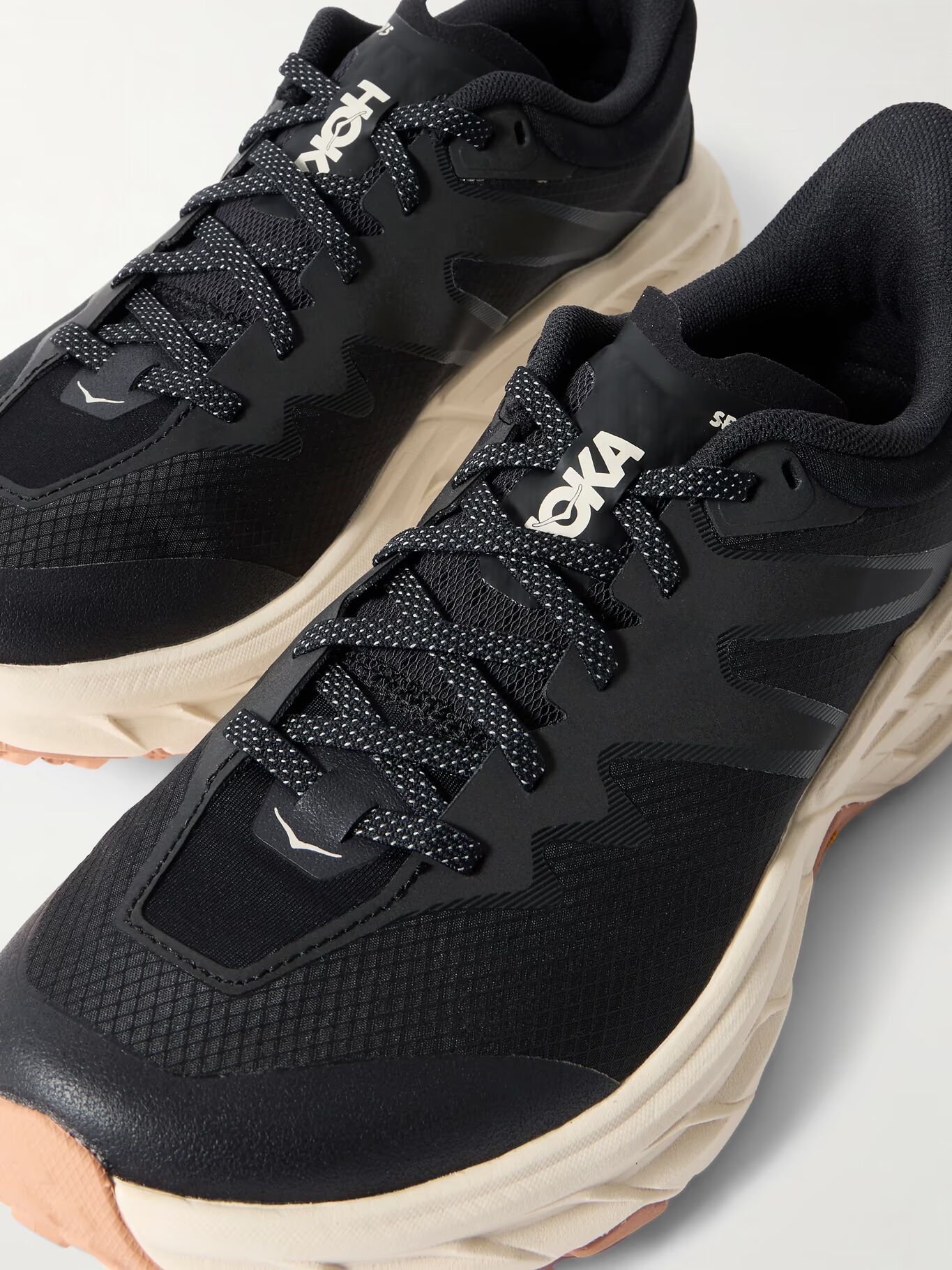 

Кроссовки для бега Speedgoat 5 с резиновой отделкой GORE-TEX Mesh HOKA, черный