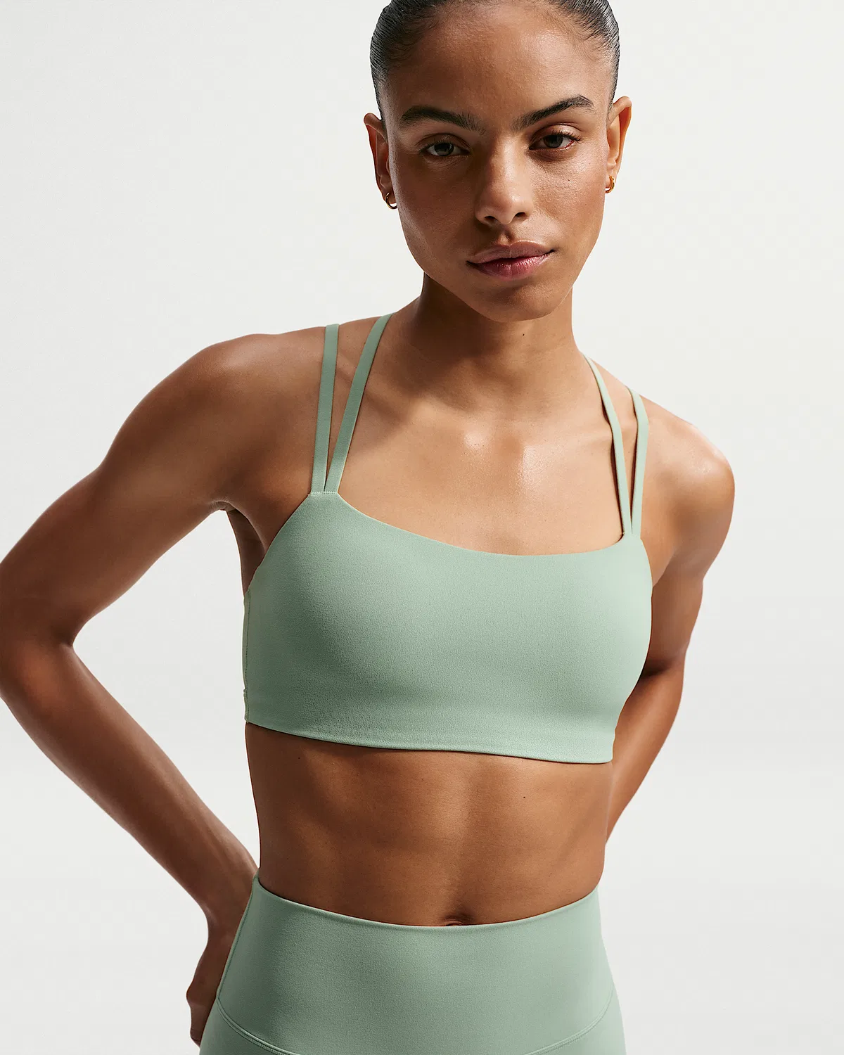 Женский спортивный бюстгальтер Nike Zenvy Strappy с легкой поддержкой и чашками, Steam/White — фото 2