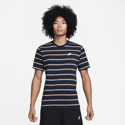 

Футболка Nike Sportswear Club, цвет Black/Burnt Sunrise