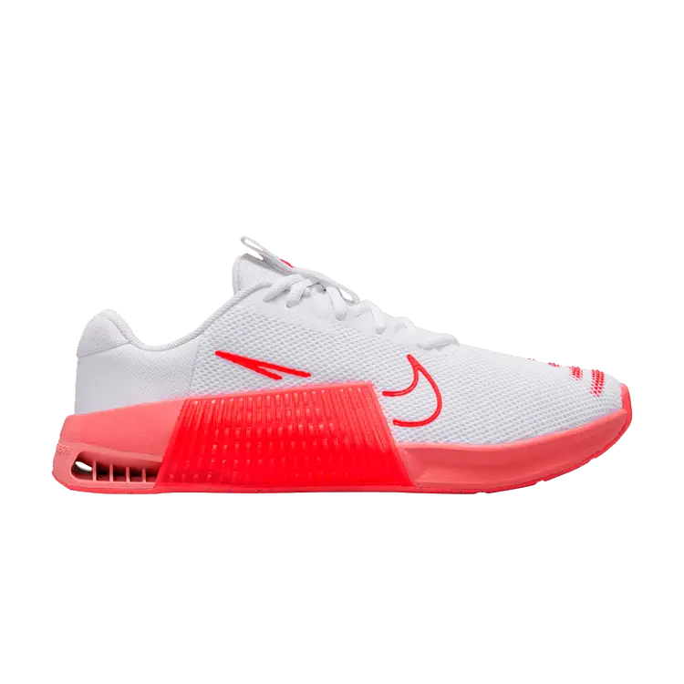 

Кроссовки Nike Wmns Metcon 9 White Magic Ember, красный