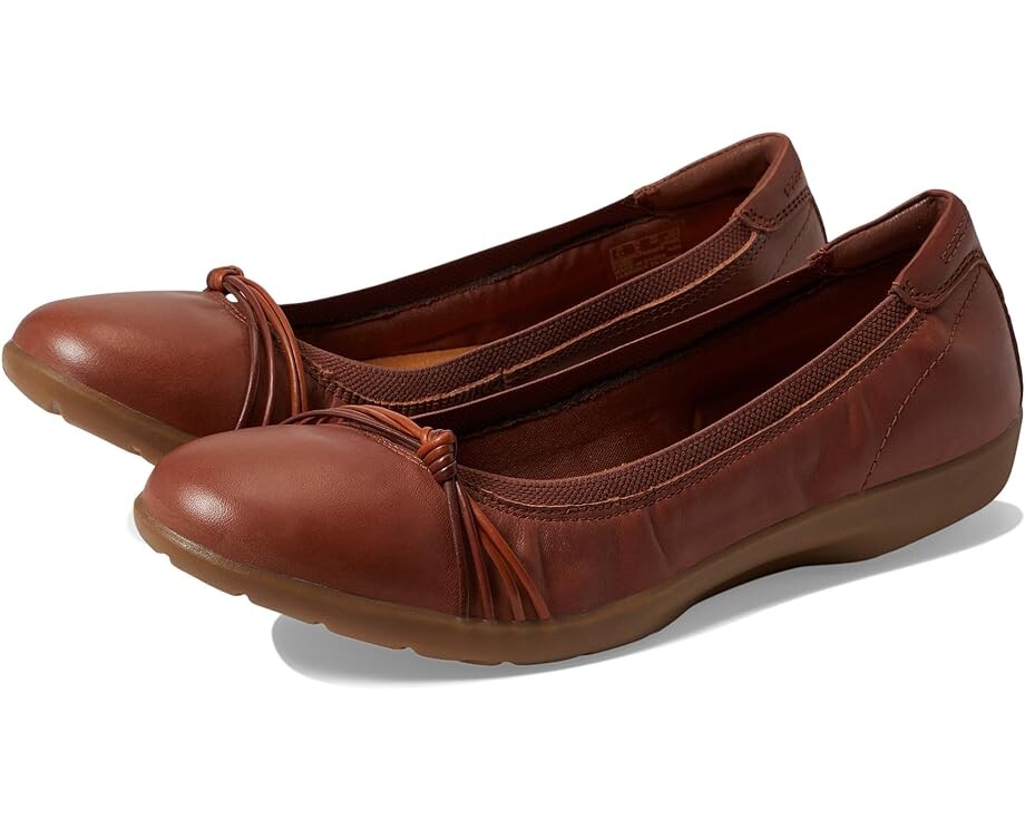 

Туфли на плоской подошве Clarks Meadow Rae, цвет Tan Leather
