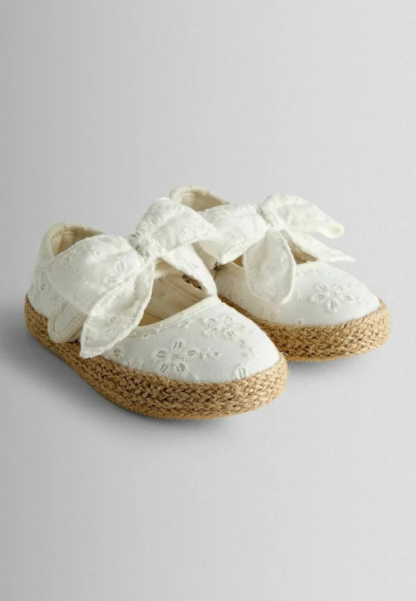 Детские туфли с бантом стандартного размера Jojo Maman Bébé, White Broderie — фото 2