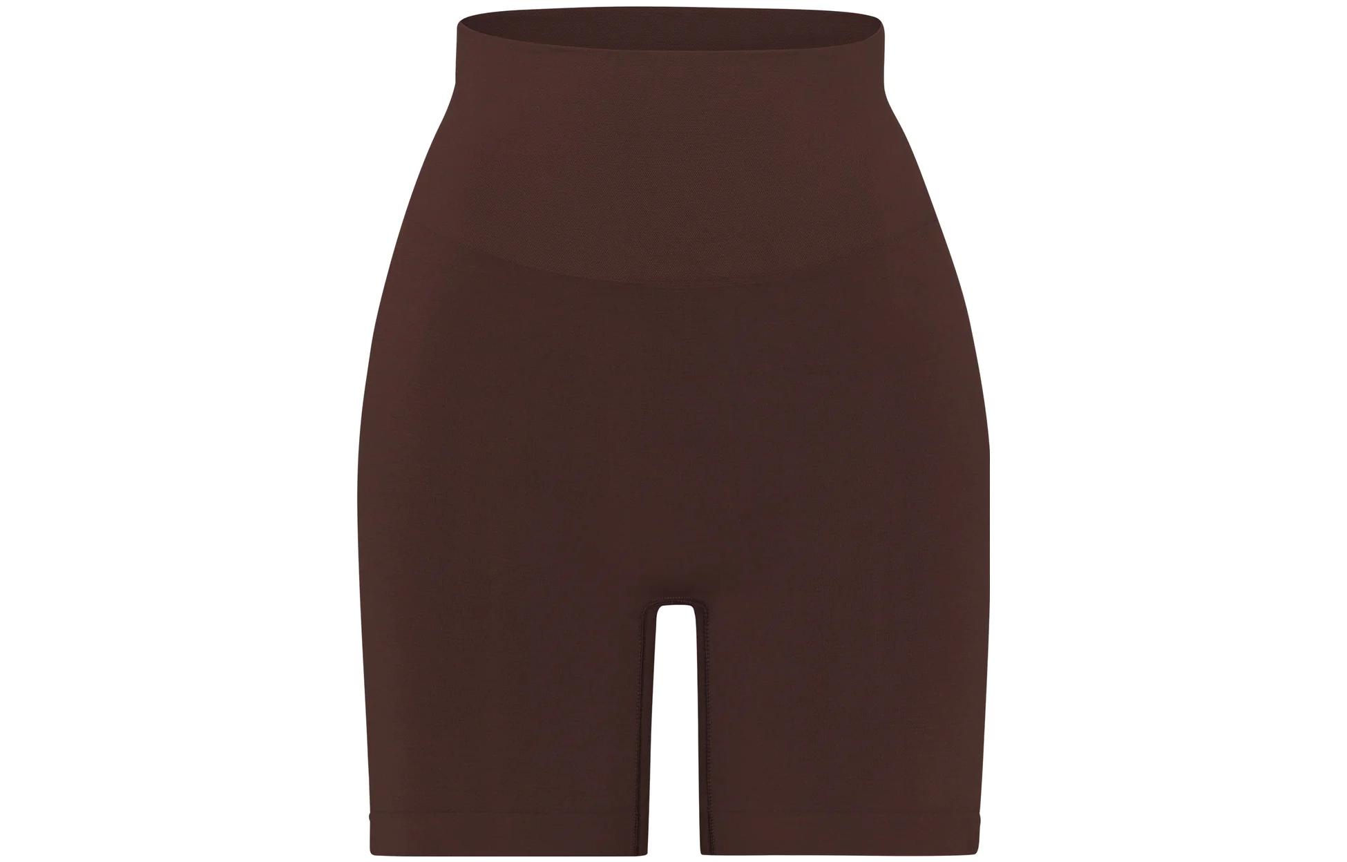 

Skims Спортивные шорты женские, темно-коричневый, умеренно облегающие