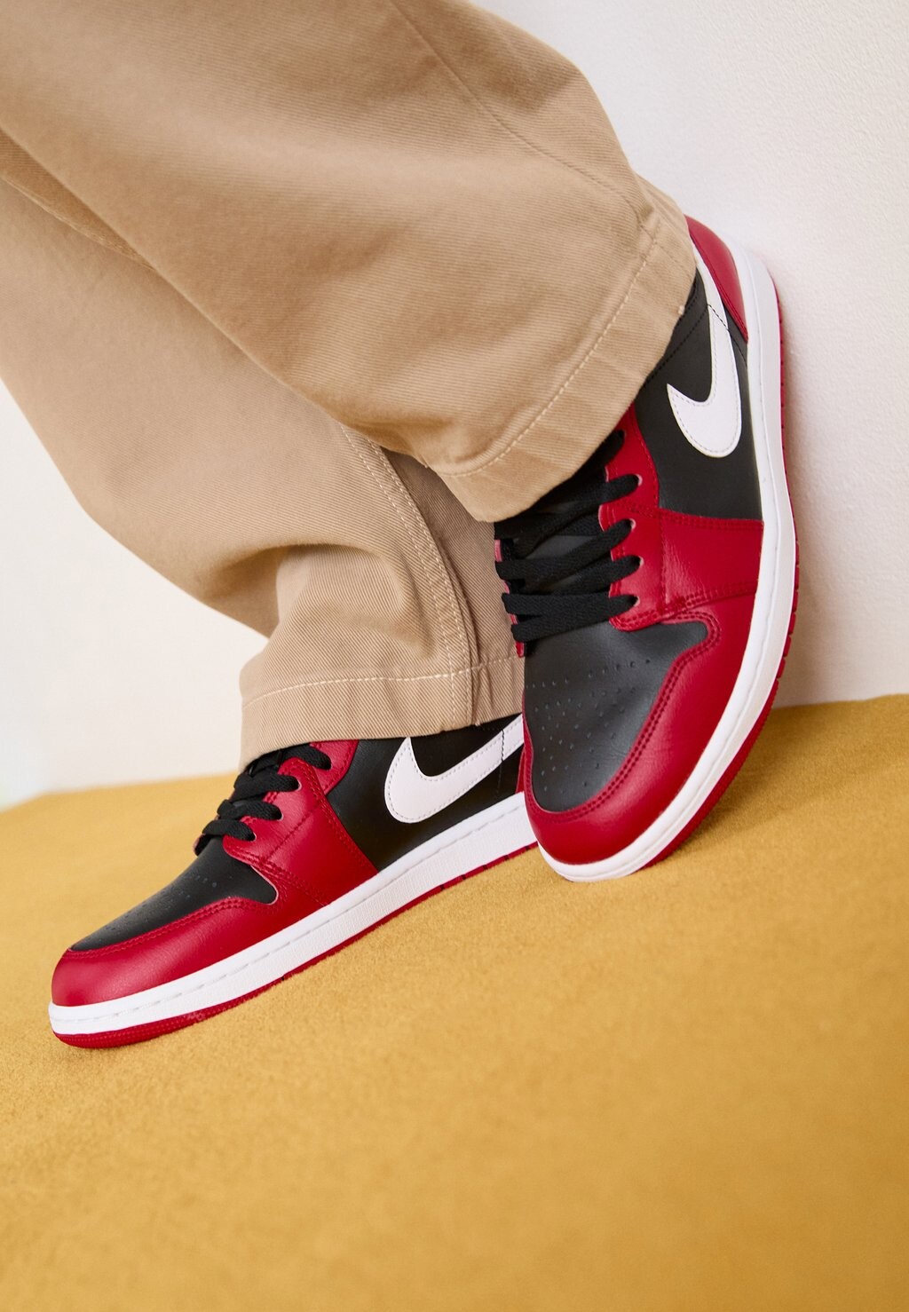 

Высокие кроссовки AIR JORDAN 1 MID Jordan, черный