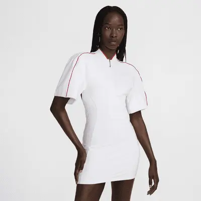

Платье Nike x Jacquemus, цвет White/University Red