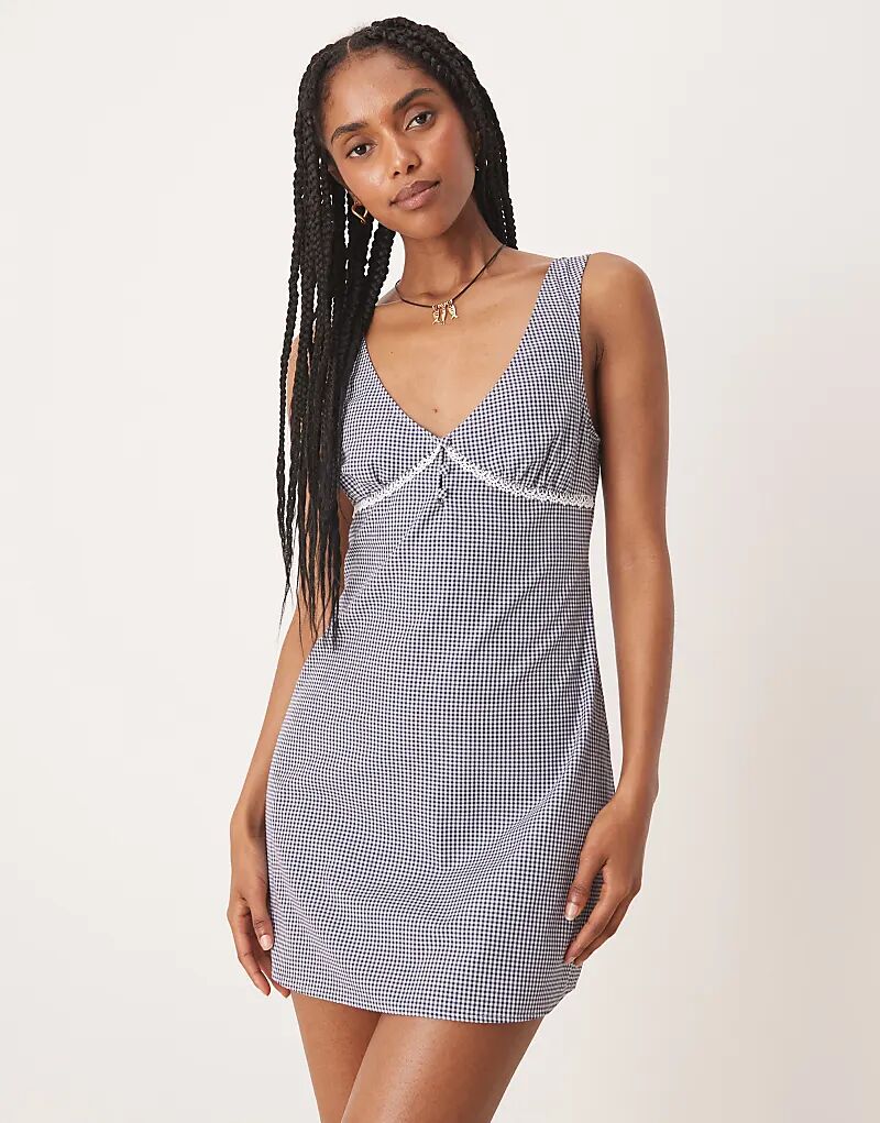 

Мини-платье ASOS DESIGN с принтом в клетку, облегающее и расклешенное