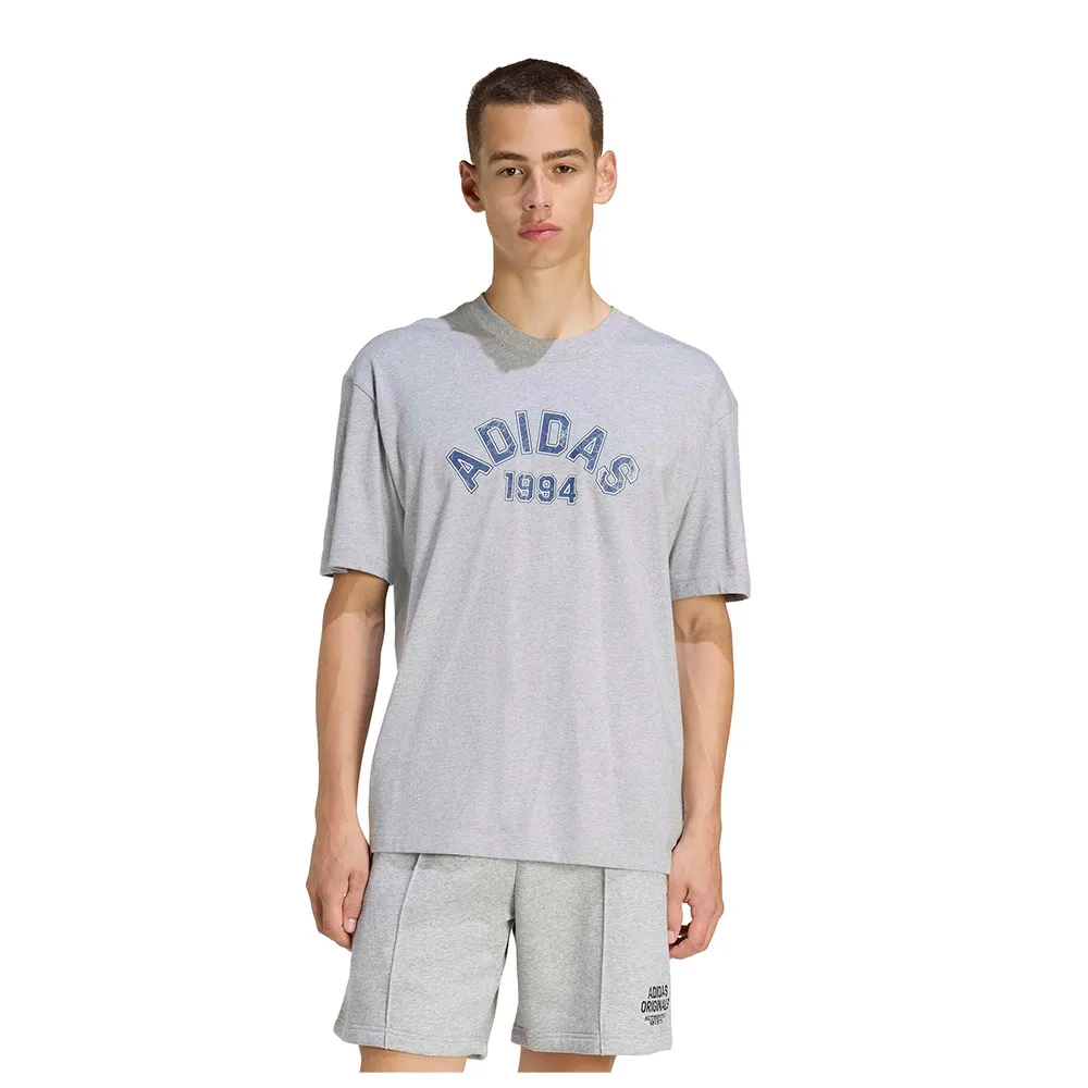 

Футболка с коротким рукавом adidas Originals GFX Varsity, серый