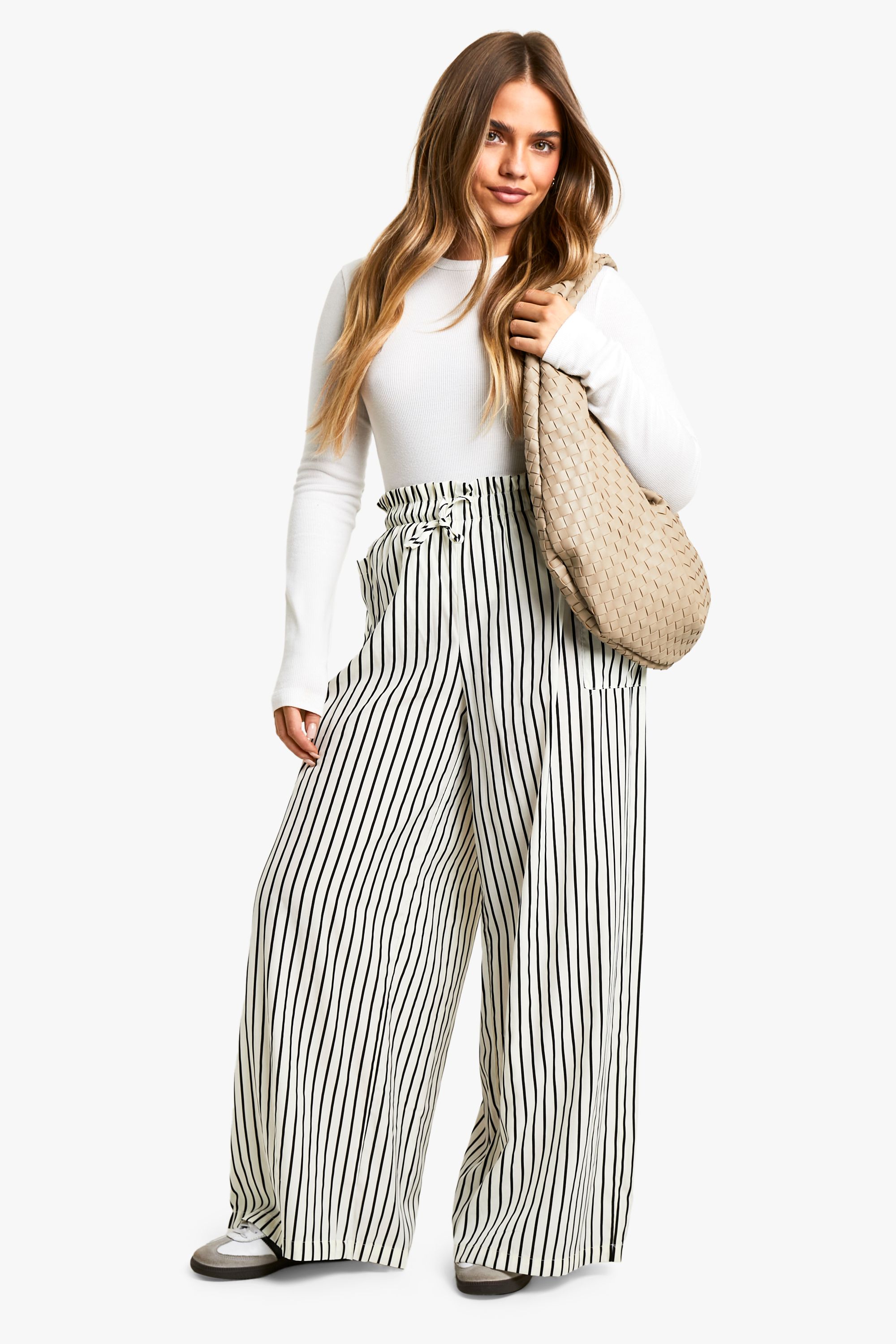 

Брюки Boohoo в тонкую полоску, кремовый