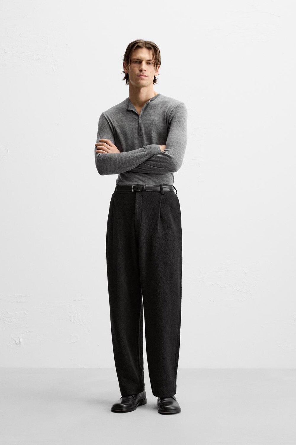 

Брюки костюмные из вискозы и шерсти ZARA, черный