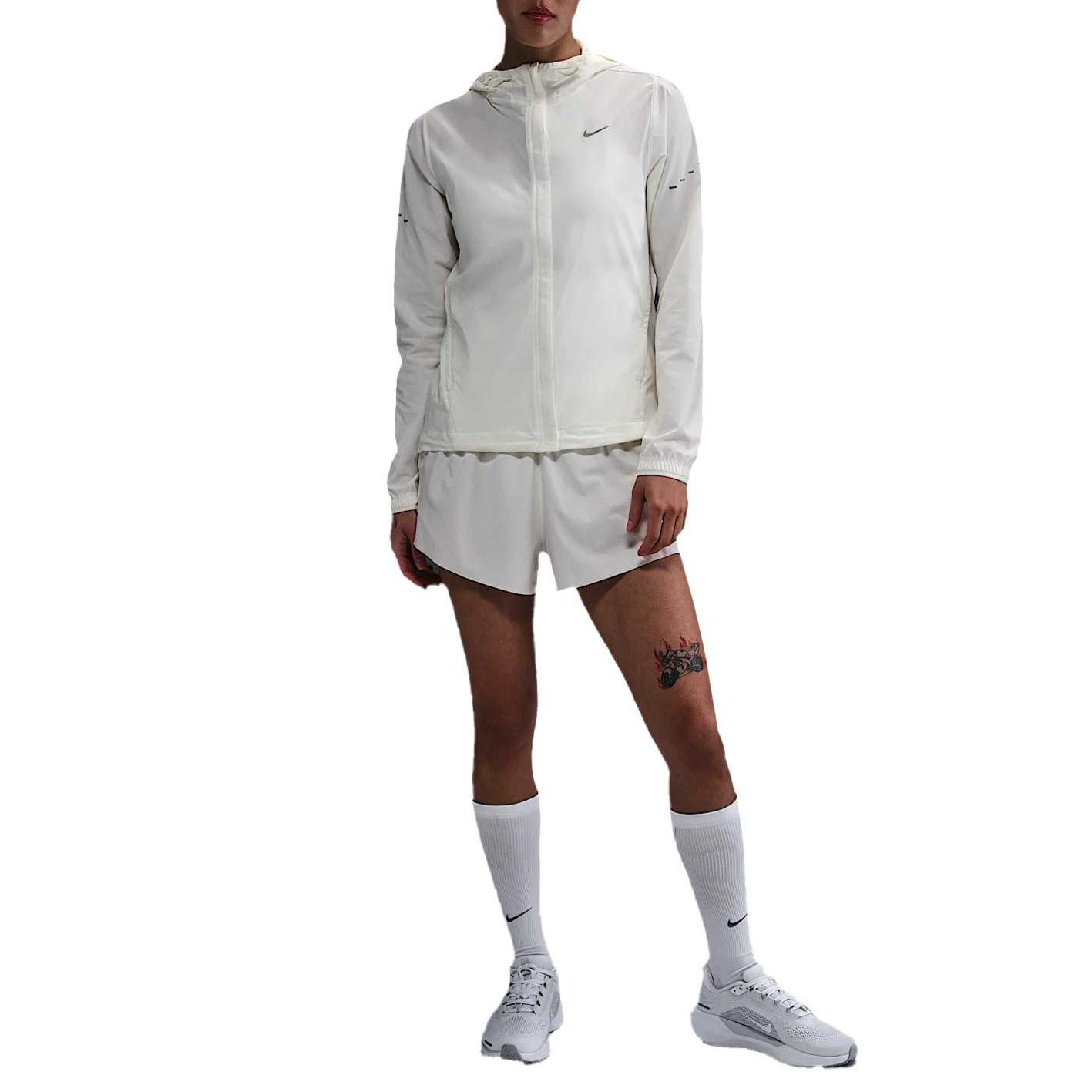 

Nike Женская белая куртка Swift, White