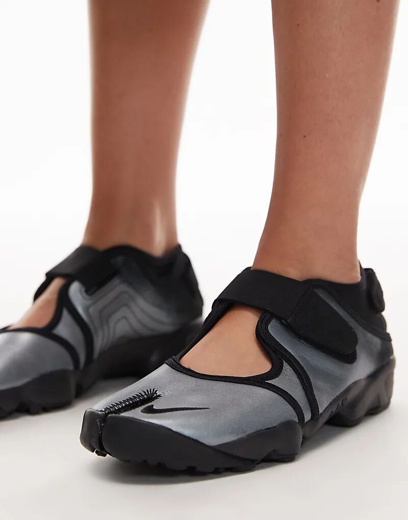 Кроссовки унисекс Nike Air Rift серебристого и черного цветов — фото 4