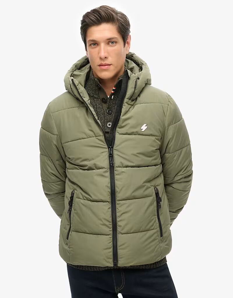 

Спортивная куртка-пуховик Superdry с капюшоном цвета пыльного оливкового цвета, Зеленый, Спортивная куртка-пуховик Superdry с капюшоном цвета пыльного оливкового цвета