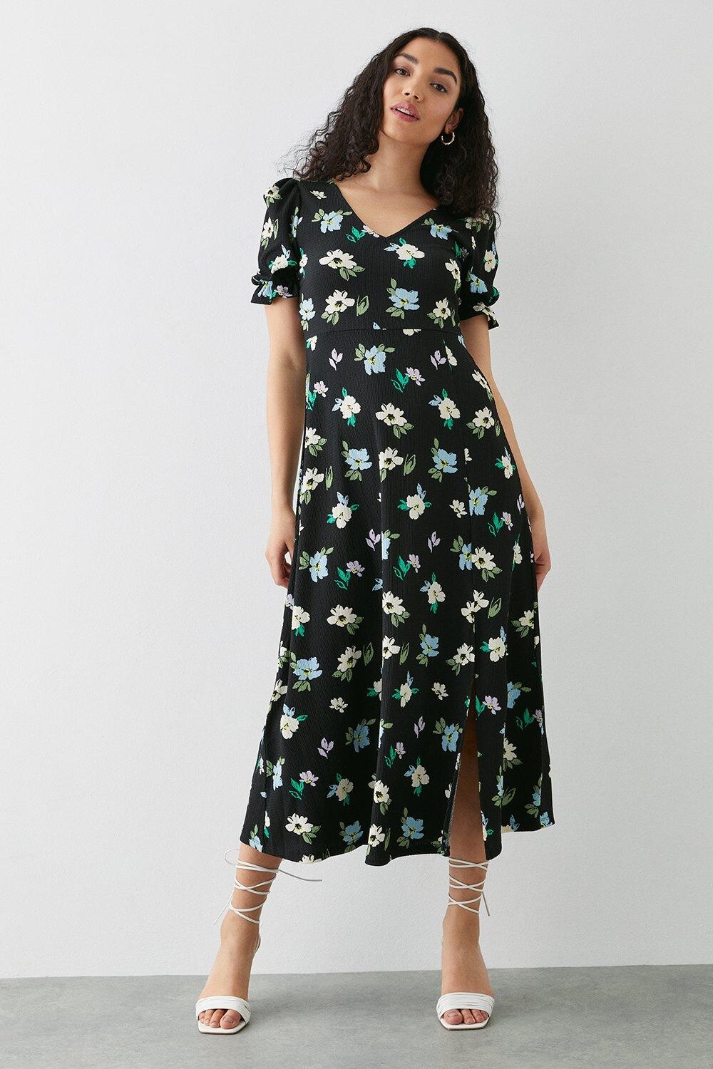 

Платье миди с короткими рукавами и V-образным вырезом с цветочным принтом Dorothy Perkins, черный