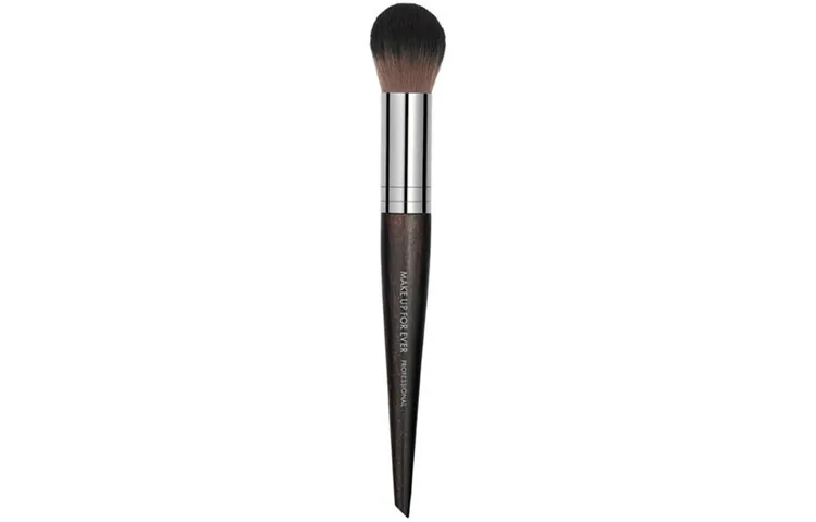 Кисть для румян средняя мягкая #N152 MAKE UP FOR EVER, N152