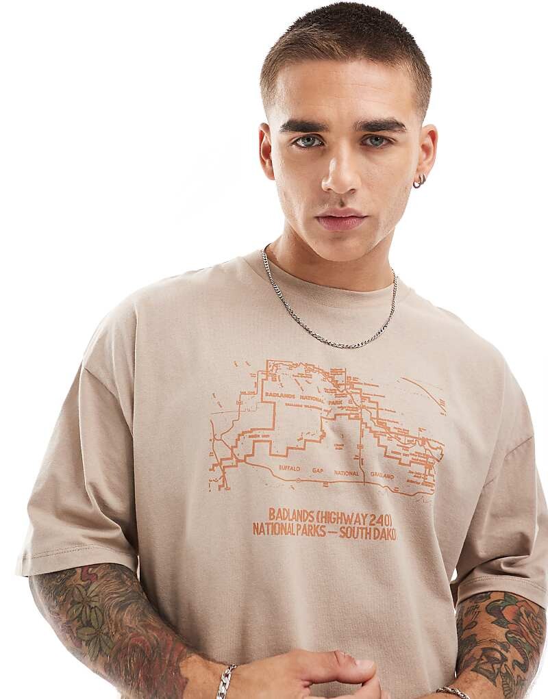 

ASOS DESIGN – Коричневая футболка оверсайз с принтом на груди