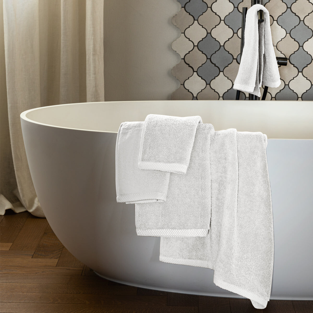 

Хлопковое махровое банное полотенце - квадратное Fazzini, цвет Bianco