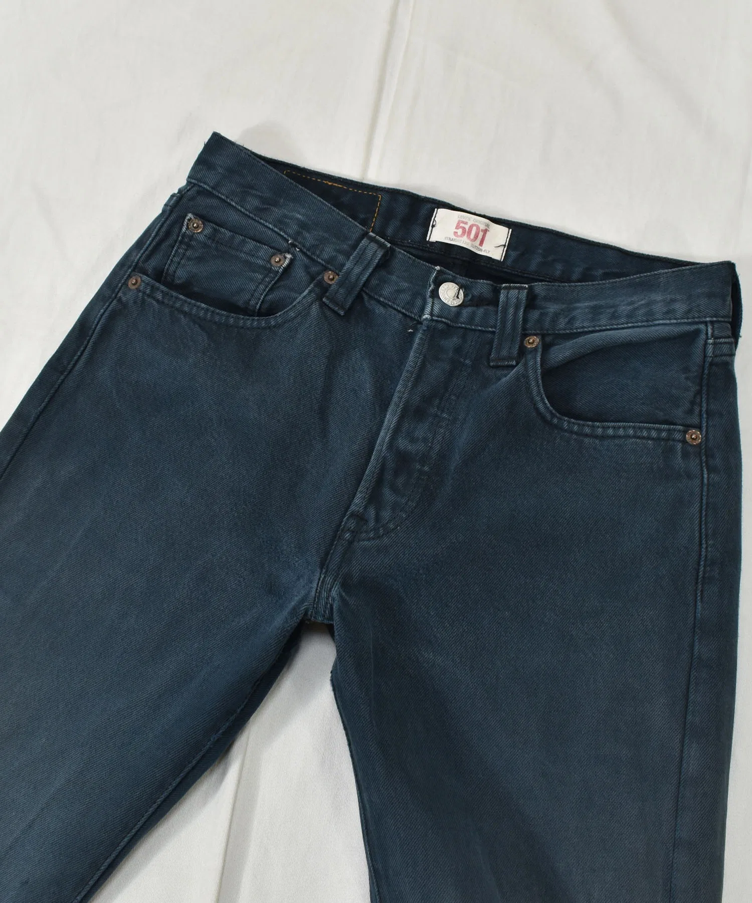[Винтажная одежда] Джинсы Levi's 501 в стиле 2000-х, черные. — фото 4