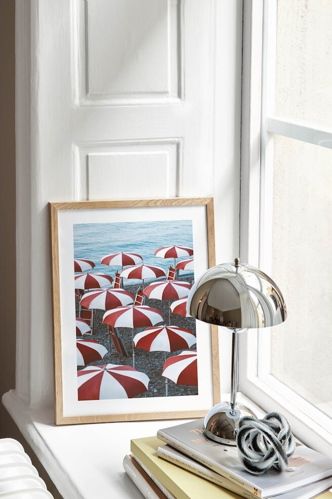

Плакат с полосатыми пляжными зонтиками Postery, 30x40 см, красный